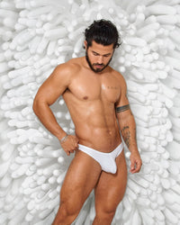 Calzoncillo Power Cup Bikini blanco para hombre, diseño erótico y sexy con copa realzadora, ideal para uso casual o deportivo.